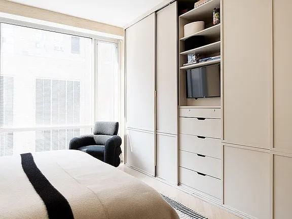 330 Spring St - Photo 3 of 9