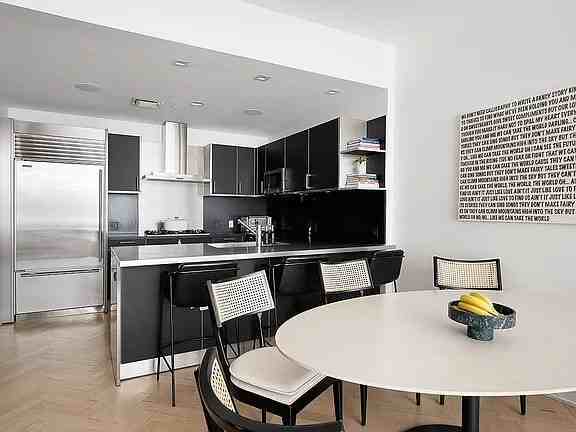 330 Spring St - Photo 6 of 9