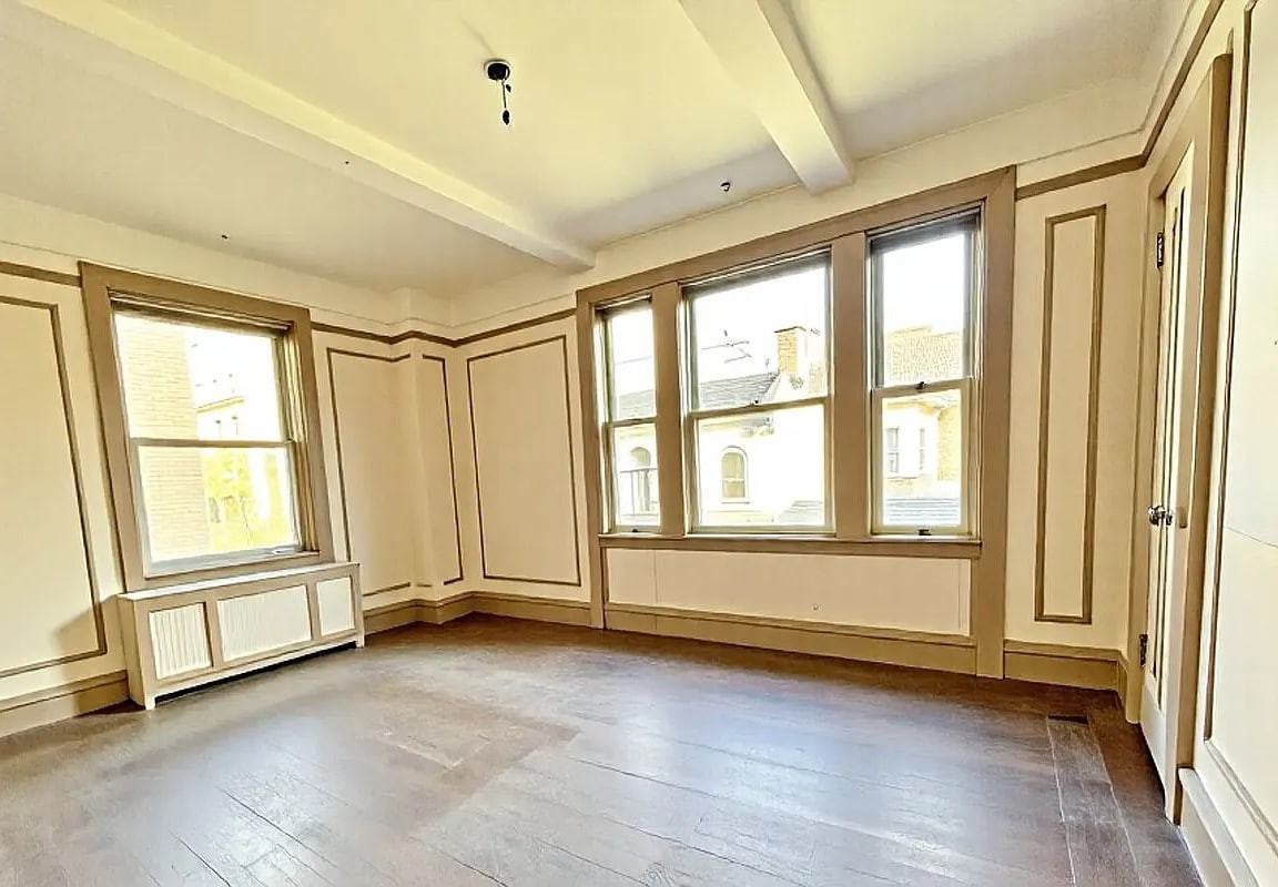 240 W 98Th St - Photo 4 of 8