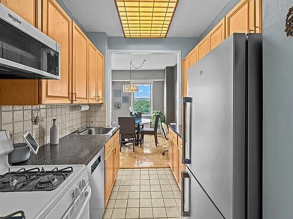 2400 Johnson Ave - Photo 5 of 7