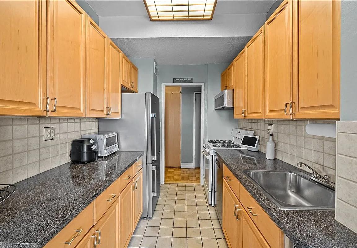 2400 Johnson Ave - Photo 6 of 7