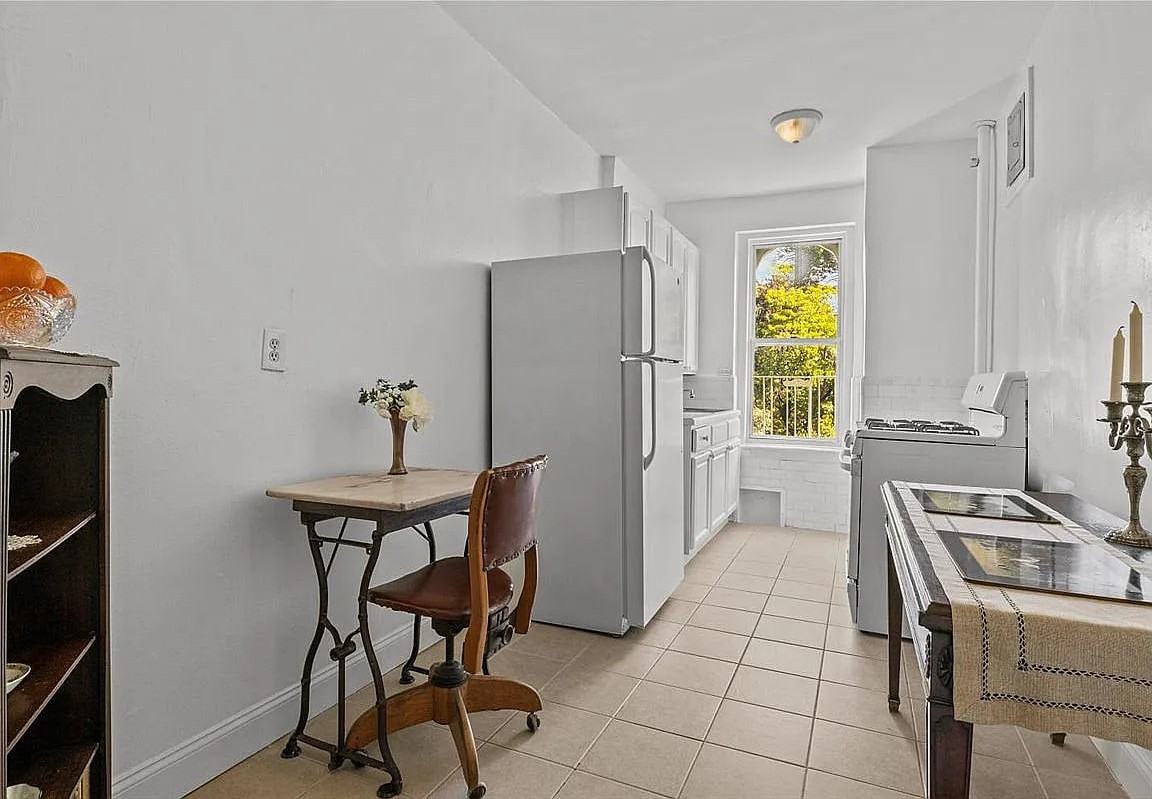 811 Walton Ave - Photo 4 of 7