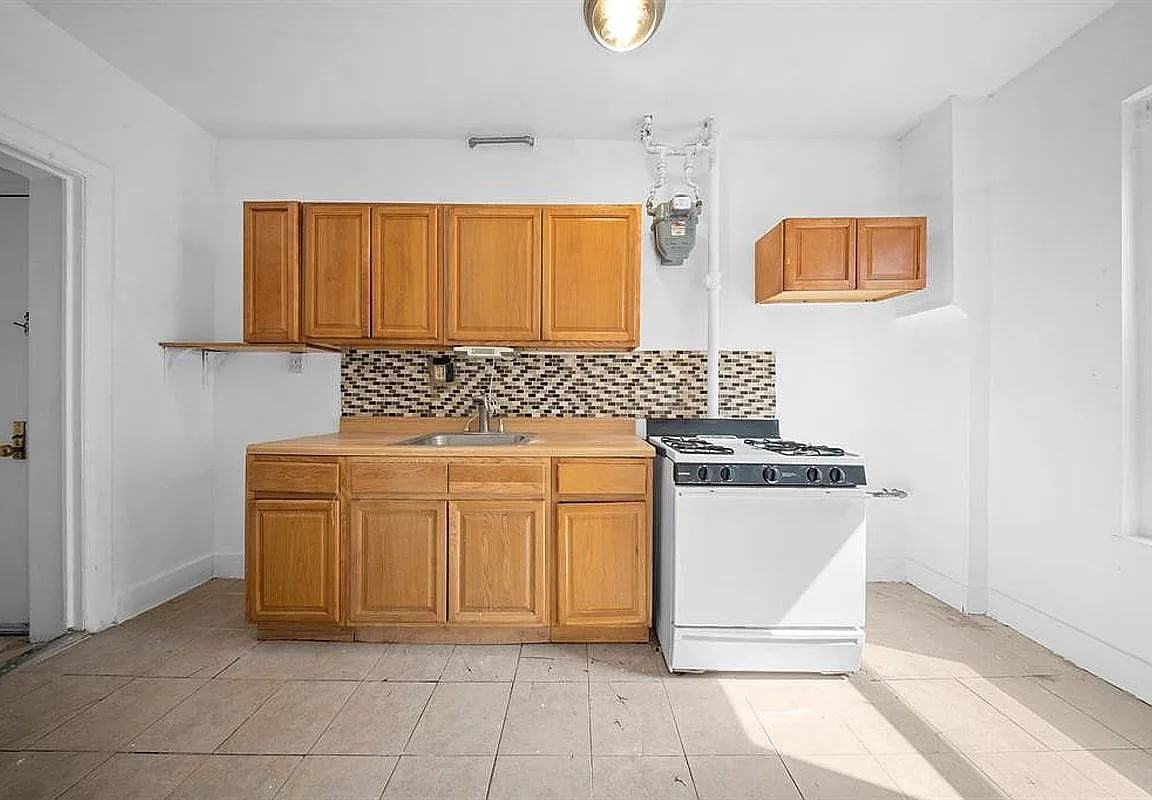 1001 Anderson Ave - Photo 4 of 7