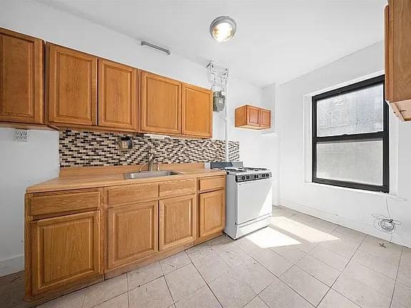 1001 Anderson Ave - Photo 5 of 7