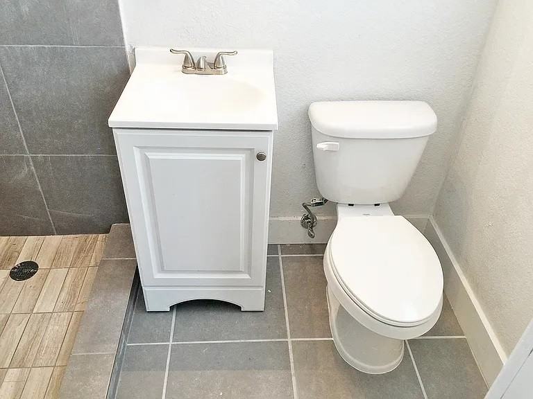 635 Ne 8th Ave #3 - Photo 7 of 7