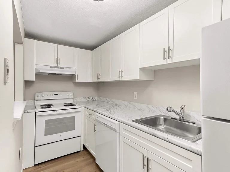 328 Greenwood St #B17 - Photo 5 of 6