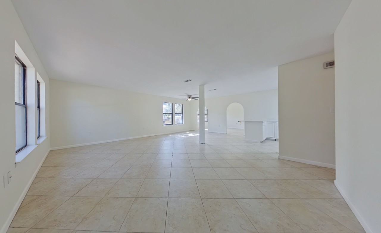 306 Somerset Dr - Photo 3 of 18