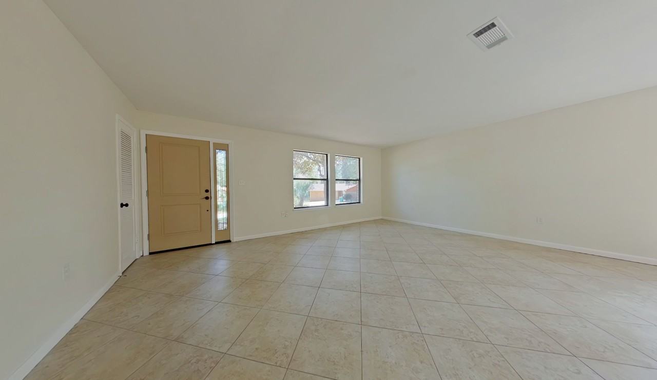 306 Somerset Dr - Photo 5 of 18