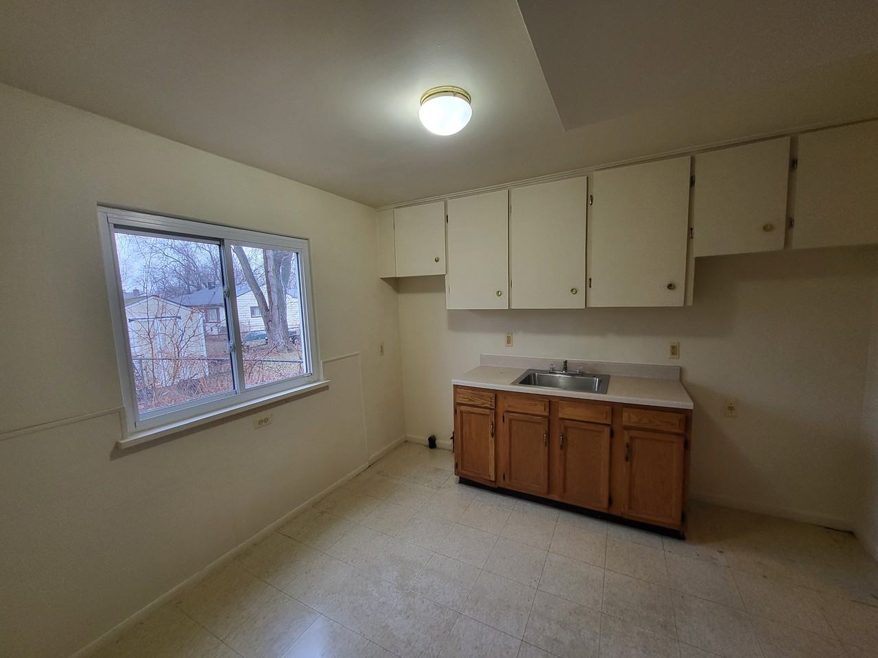 32009 Ottawa St - Photo 5 of 10