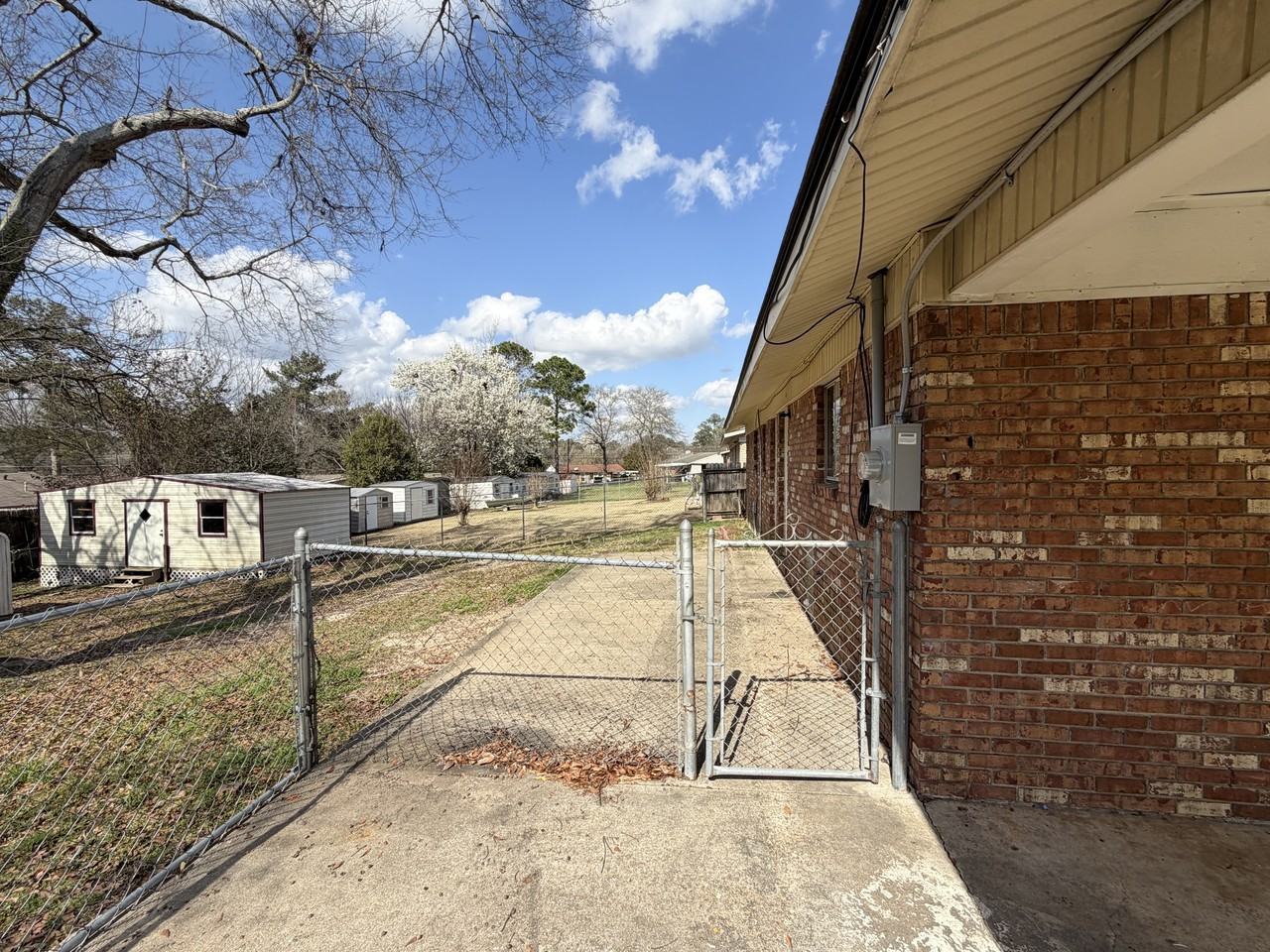 5161 Morris Ave - Photo 3 of 14