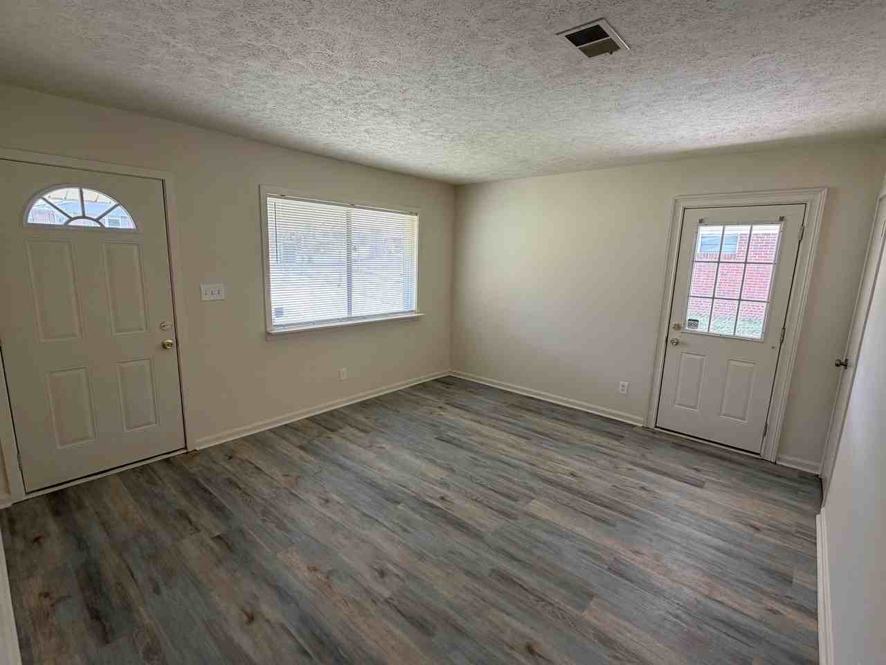 5161 Morris Ave - Photo 5 of 14