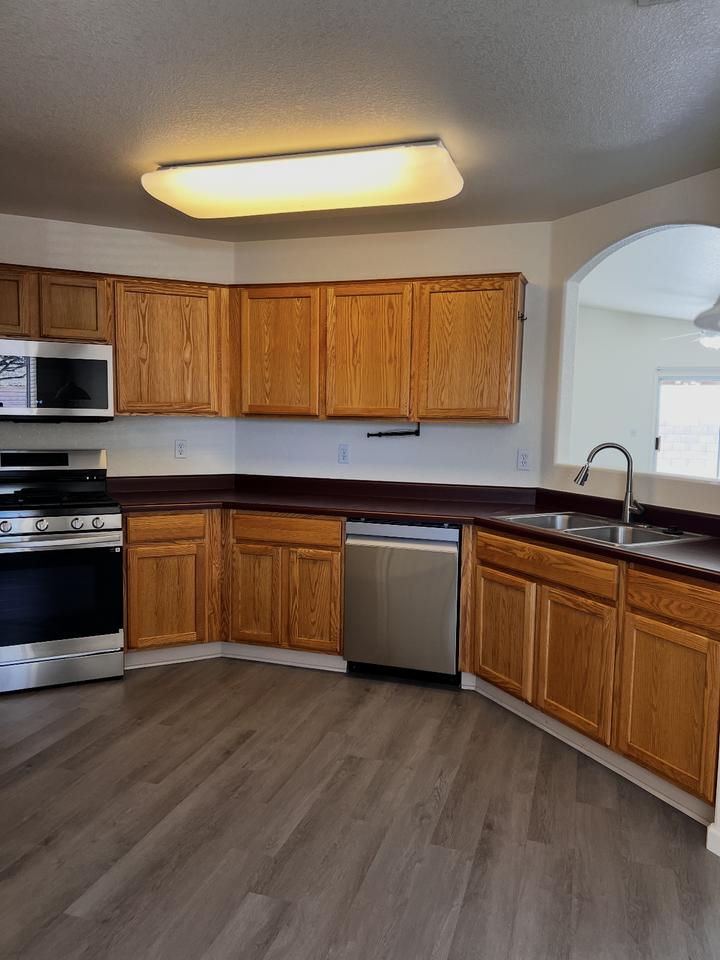 2636 N Splitwood Ave - Photo 5 of 23