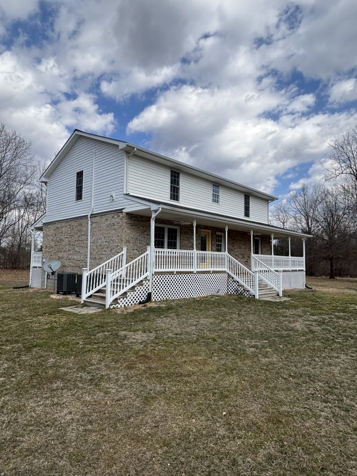 57 Thomas Dr - Photo 2 of 20