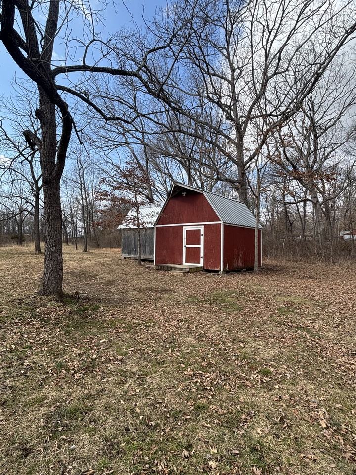 57 Thomas Dr - Photo 3 of 20