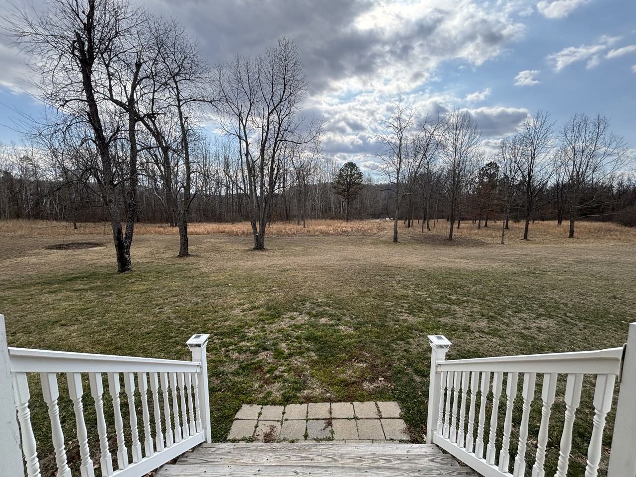 57 Thomas Dr - Photo 4 of 20