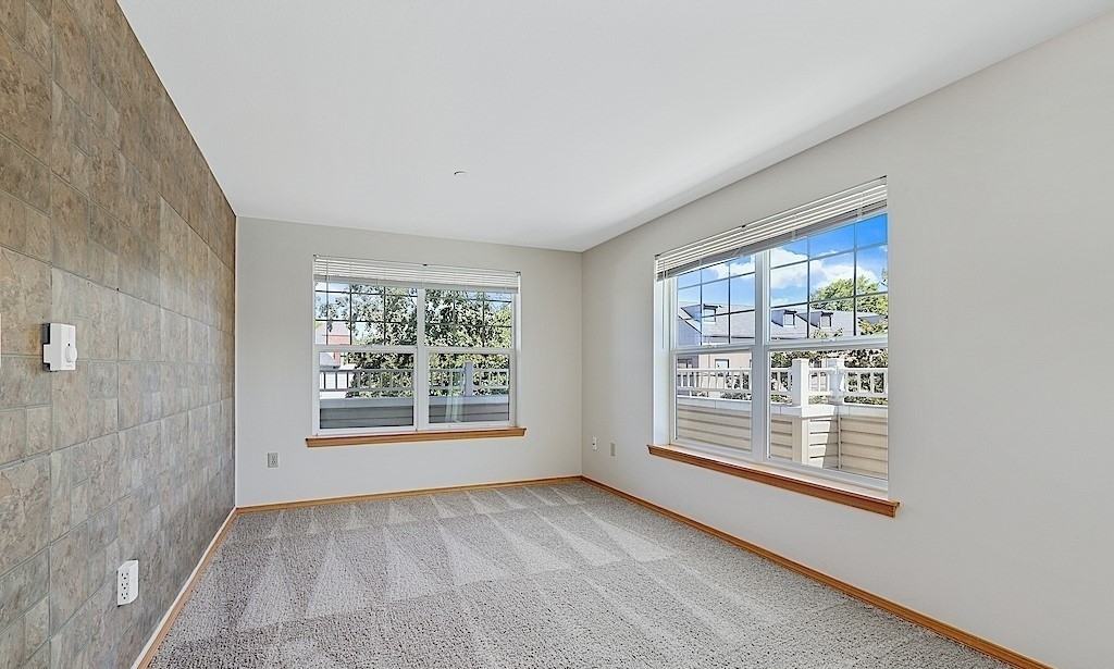 2820 E Madison St - Photo 4 of 12