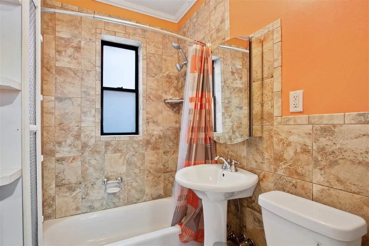 35 51st St - Photo 2 of 9