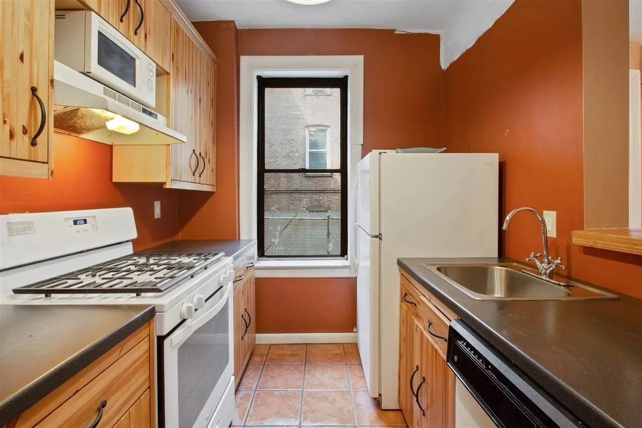 35 51st St - Photo 3 of 9