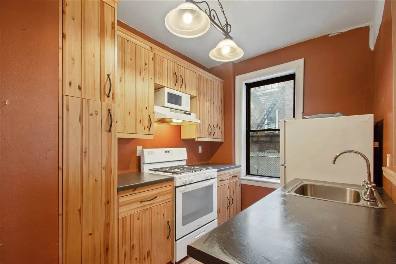 35 51st St - Photo 4 of 9