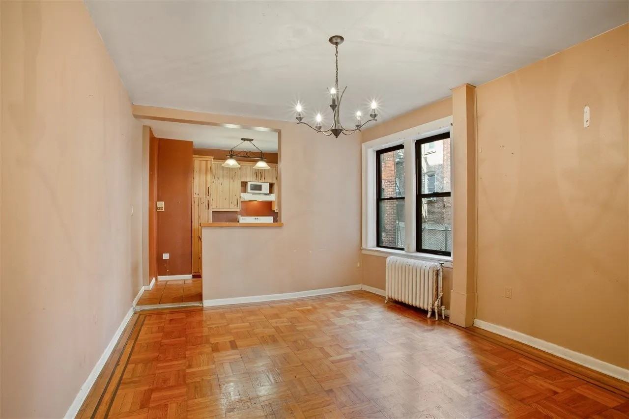 35 51st St - Photo 5 of 9