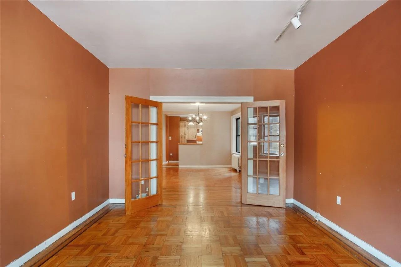 35 51st St - Photo 6 of 9