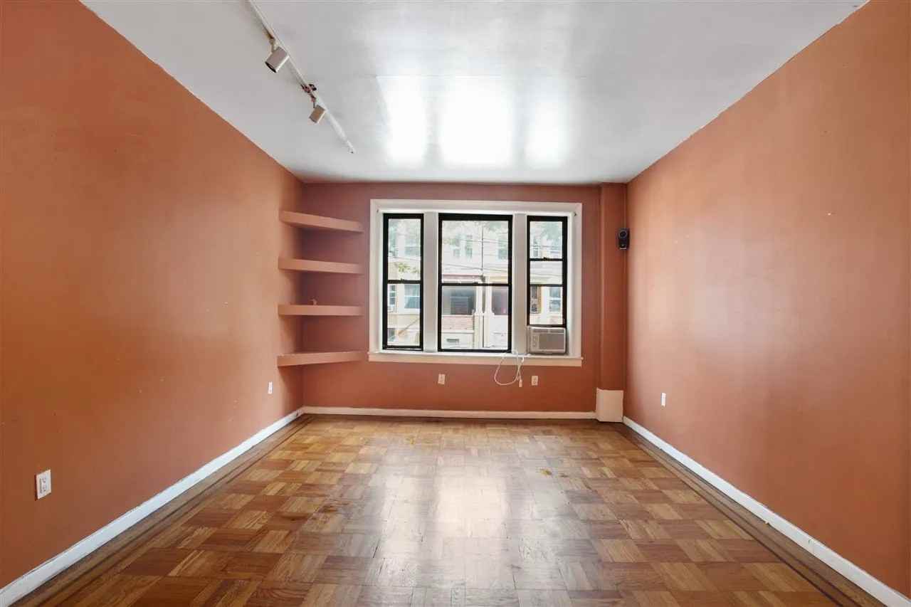 35 51st St - Photo 7 of 9