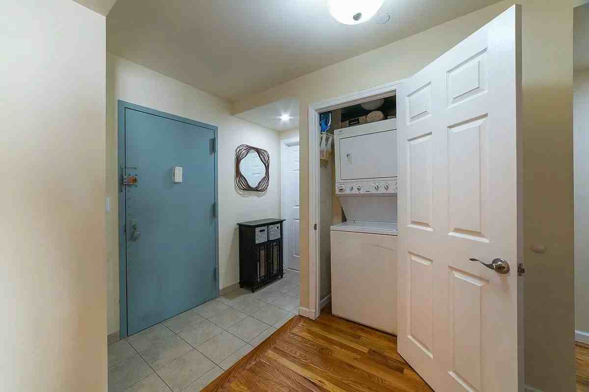 2796 Sedgwick Ave - Photo 4 of 13