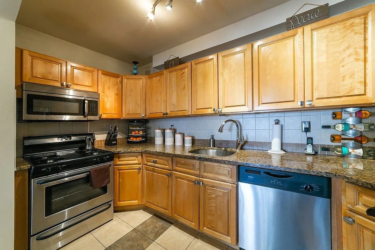 2796 Sedgwick Ave - Photo 5 of 13