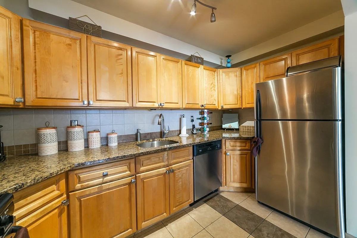 2796 Sedgwick Ave - Photo 6 of 13