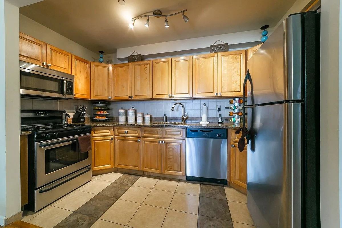 2796 Sedgwick Ave - Photo 7 of 13