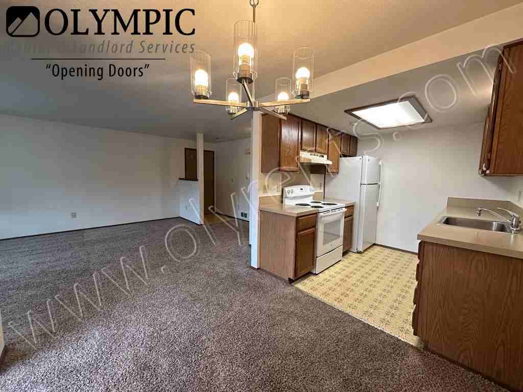 829 Israel Rd Sw - Photo 2 of 15