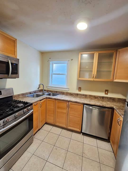 220 Linden Ave - Photo 2 of 9