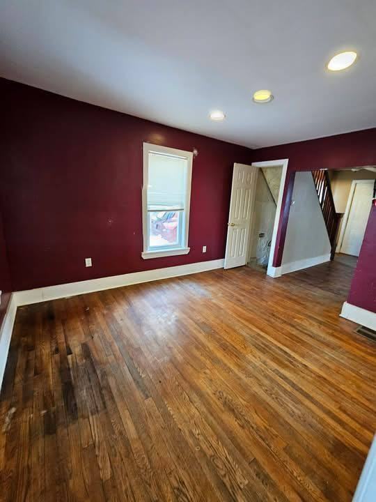 220 Linden Ave - Photo 3 of 9