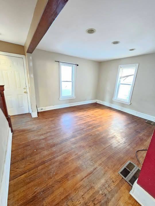 220 Linden Ave - Photo 4 of 9