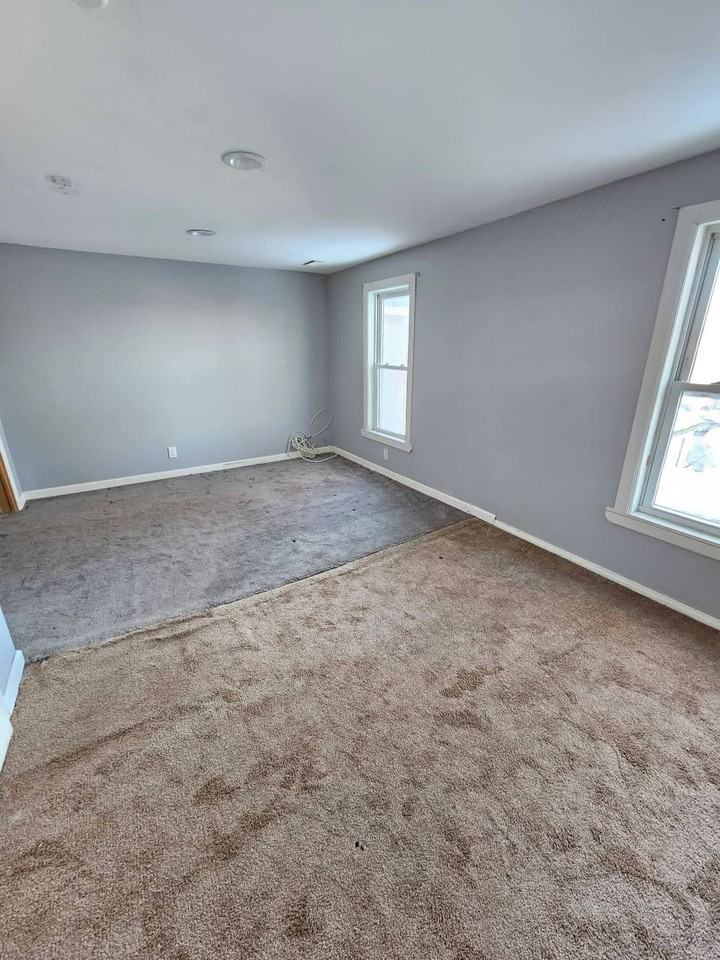 220 Linden Ave - Photo 6 of 9