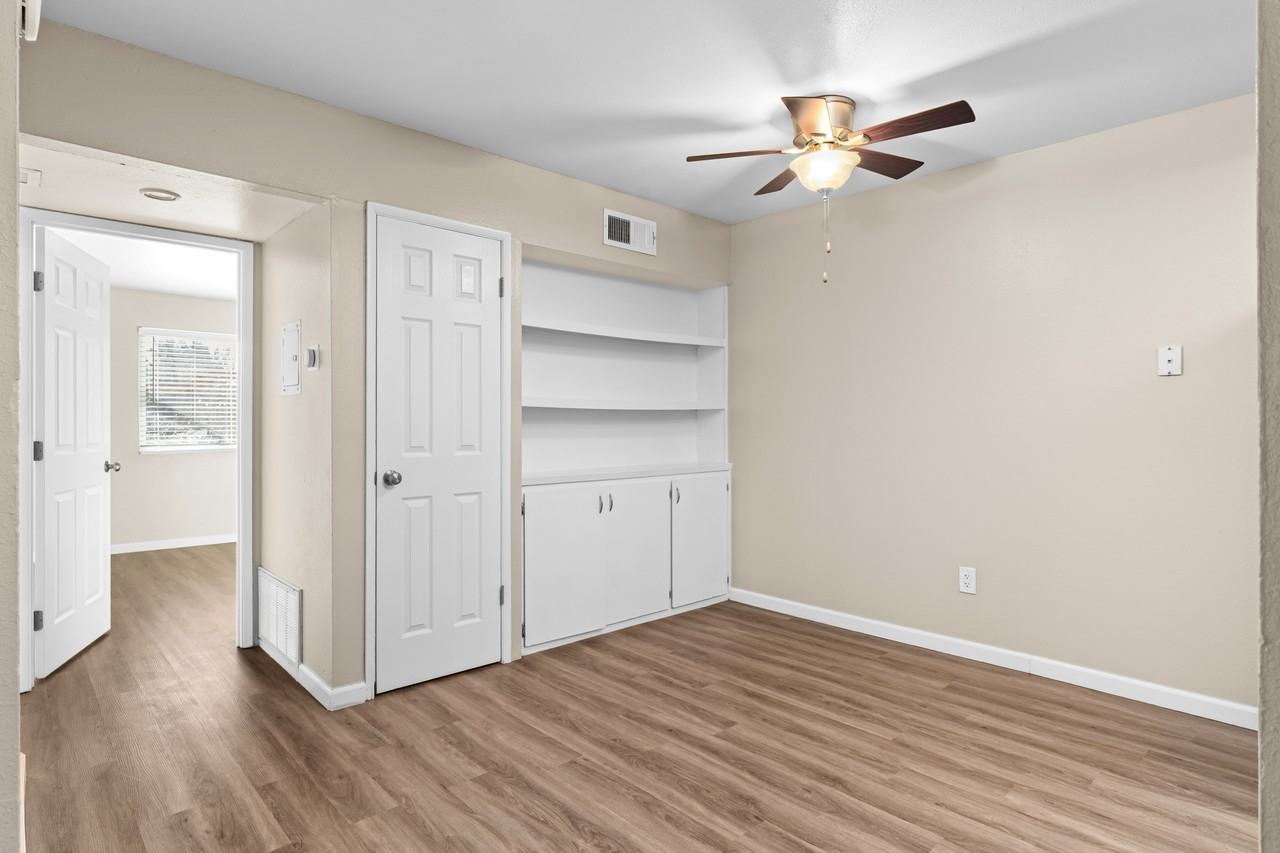 Menlo Pointe - Photo 3 of 49