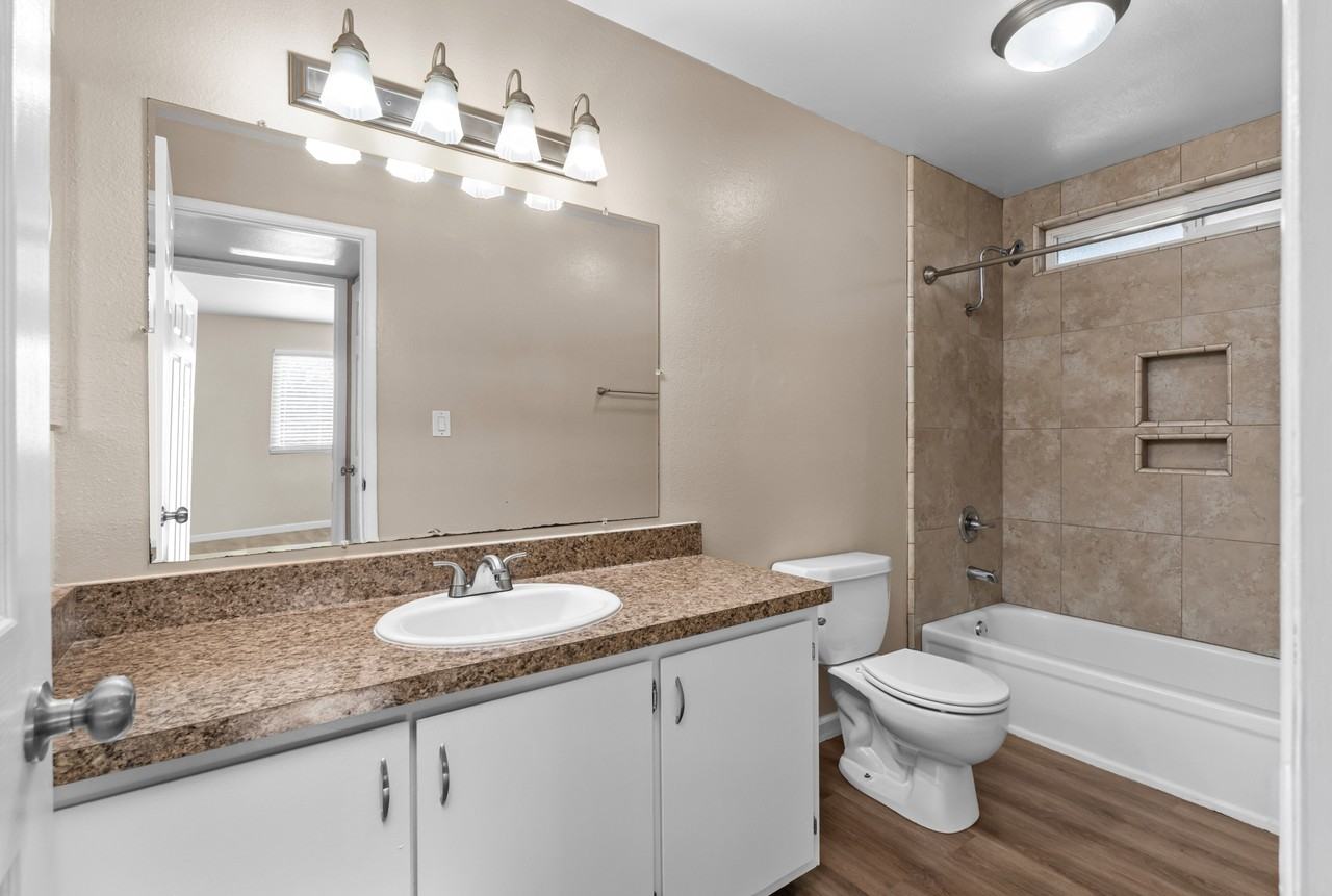 Menlo Pointe - Photo 7 of 49