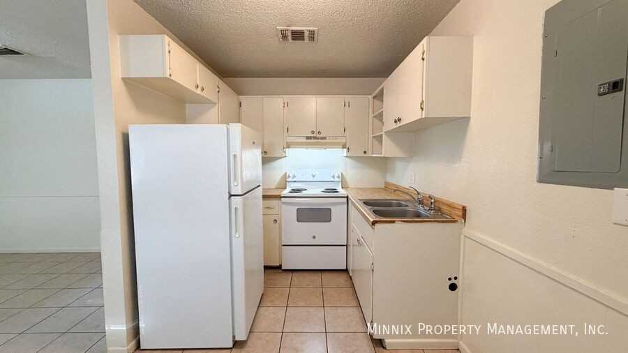 Southern Cross Apartments - Photo 3 of 13