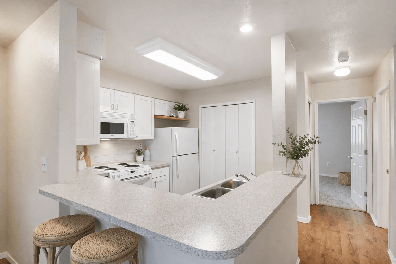 Stratford Apartments - Photo 3 of 35