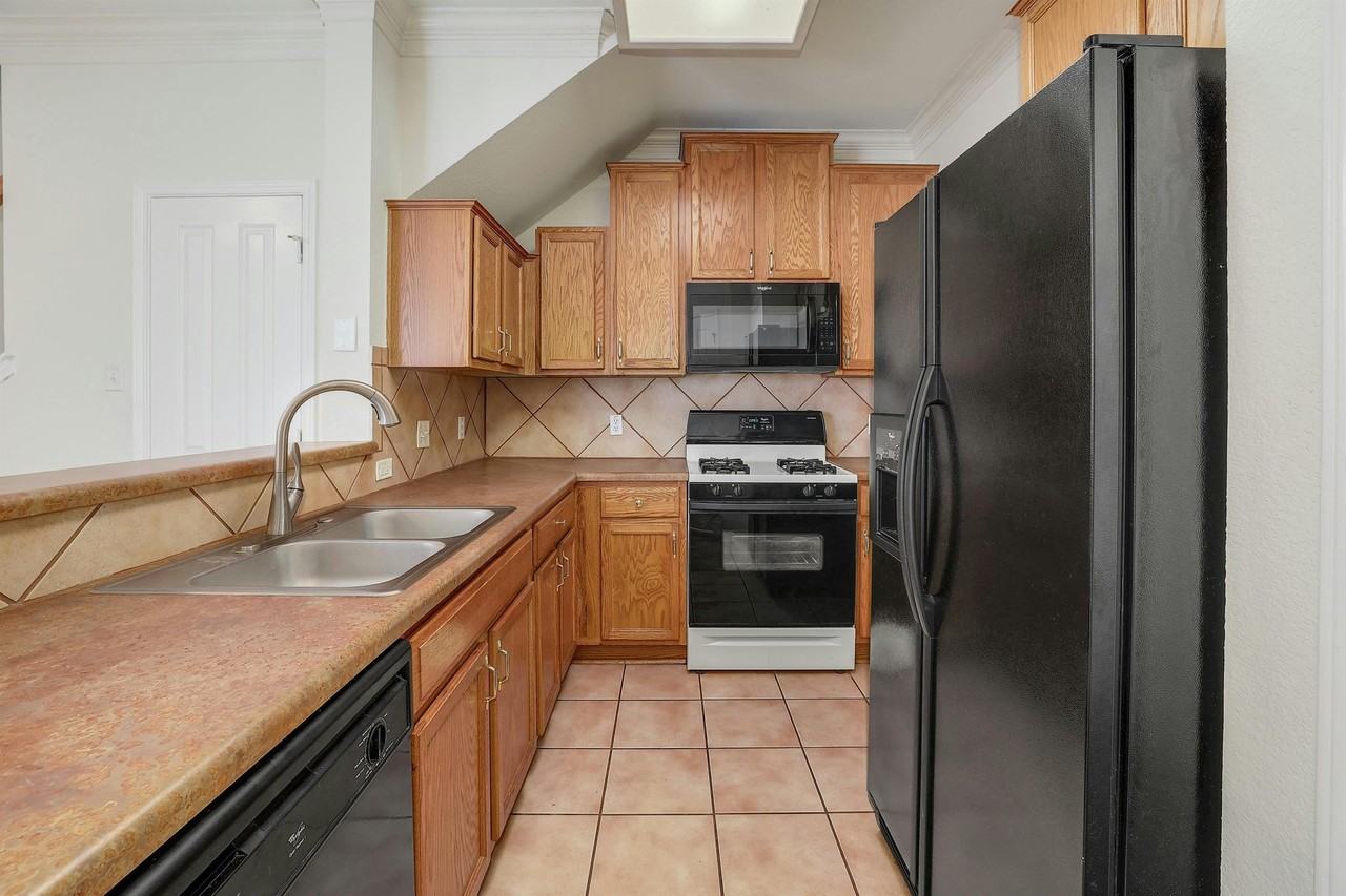 8518 Cahill Dr #9 - Photo 3 of 10