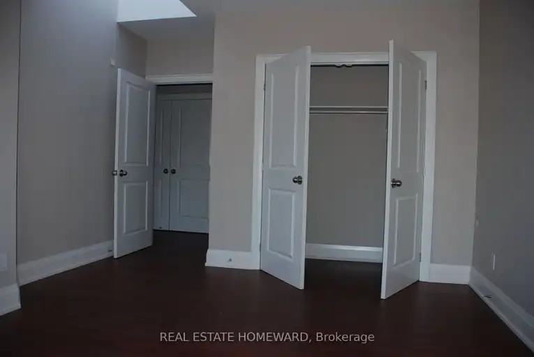 425 Queen St E #A - Photo 5 of 7