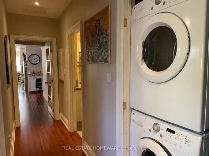 425 Queen St E #A - Photo 6 of 7