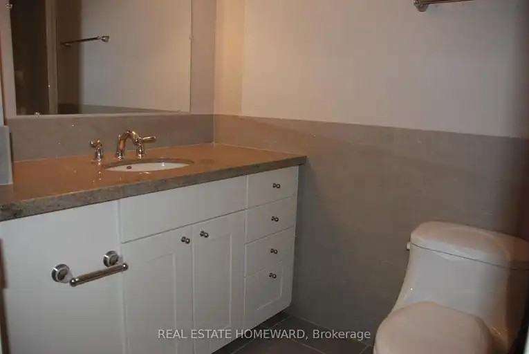 425 Queen St E #A - Photo 7 of 7