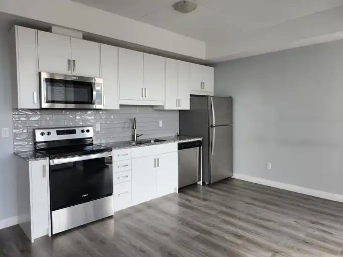 60 Charles St W - Photo 2 of 11