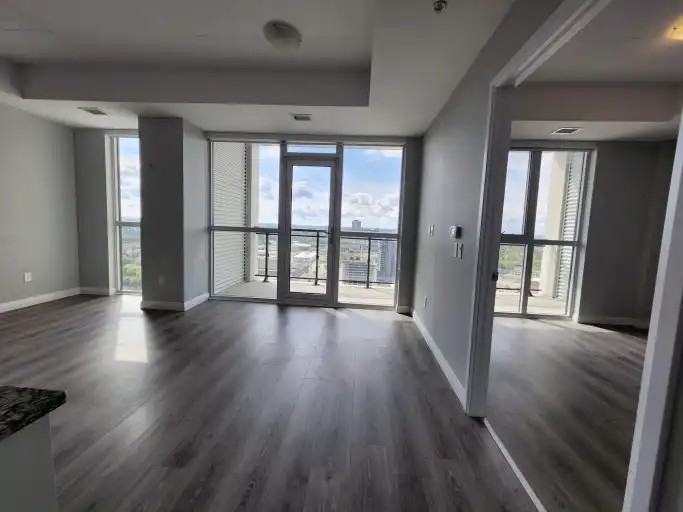 60 Charles St W - Photo 4 of 11