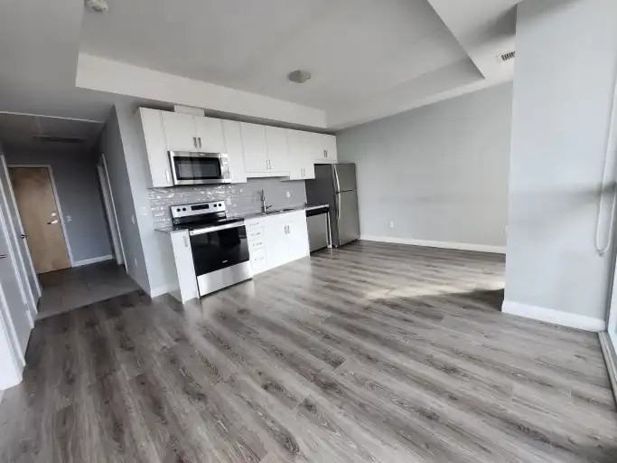 60 Charles St W - Photo 5 of 11