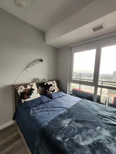 60 Charles St W - Photo 7 of 11