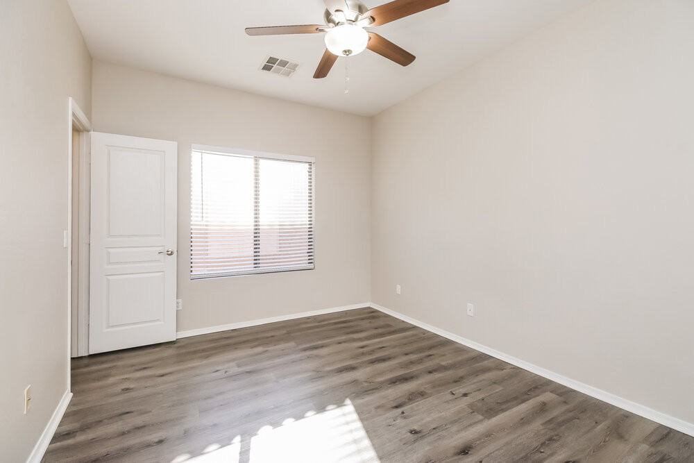 119 E Mountain View Rd - Photo 3 of 16