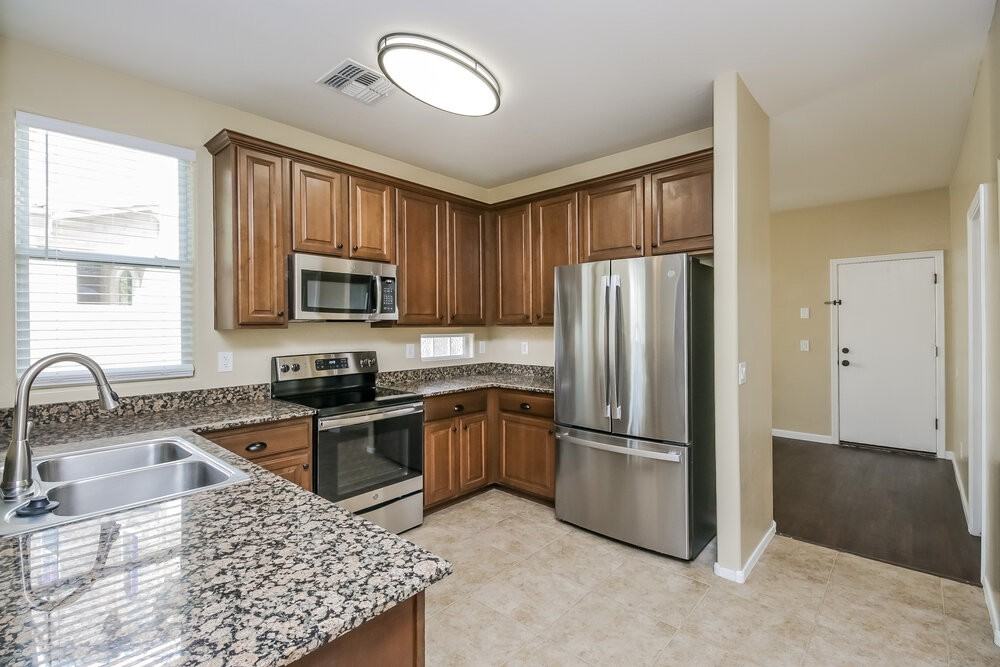 1635 S Wildrose - Photo 7 of 17