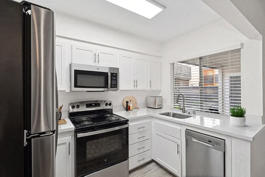 Horizon - Photo 2 of 30